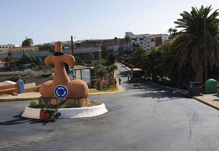 Obras de asfaltado del acceso a Tara/TA.